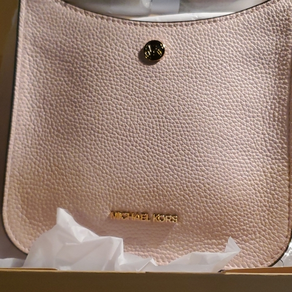 Michael kors  HP briley blush messanger sold out boxed - Picture 5 of 10